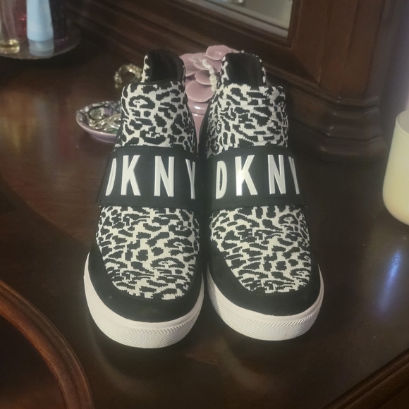 Size 8 womens DKNY wedges - Picture 3 of 4